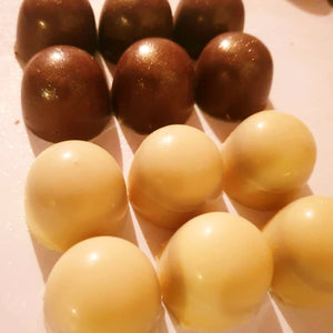 Handmade artisan chocolates, white vegan, filled with Biscoff, 